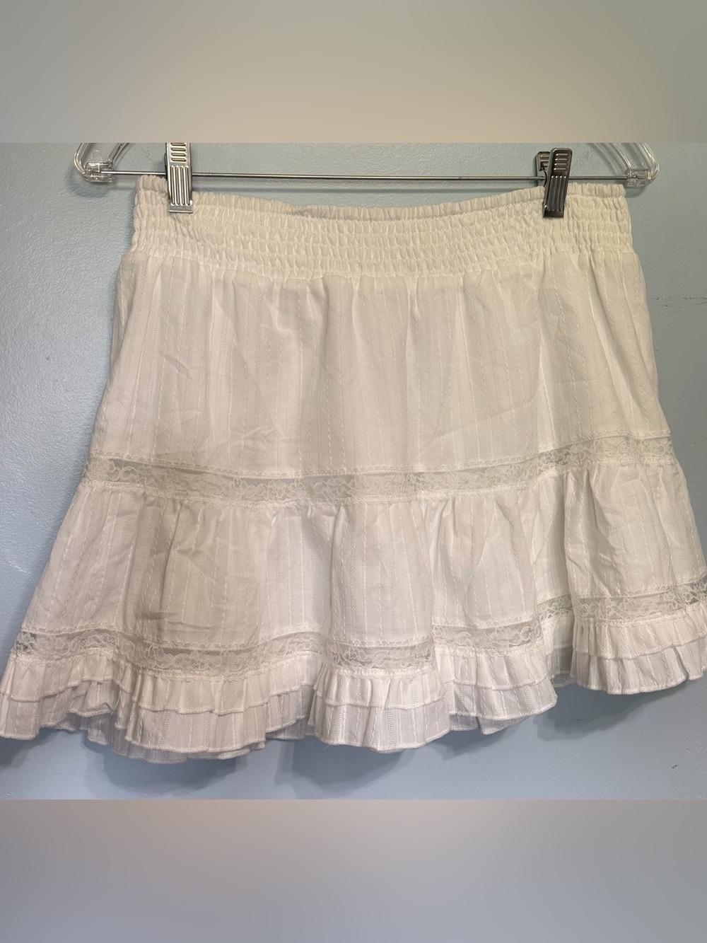 Statement woman White mini Ruffle Skirt size large NWT